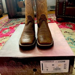 BRAND NEW Circle G cowgirl boots.